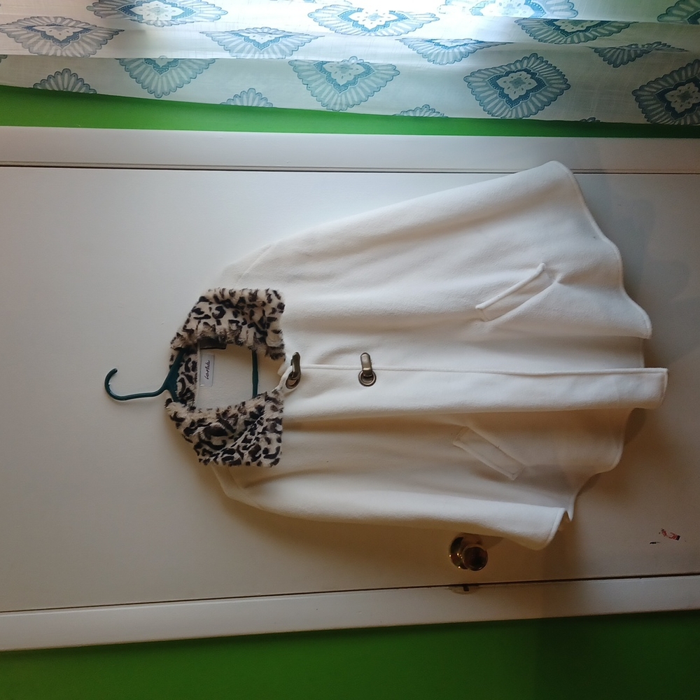 White wrap around coat with leopard print collar